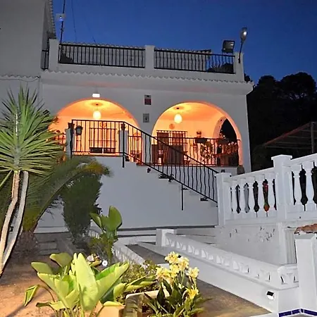 Casa Loro Loco Bed & Breakfast